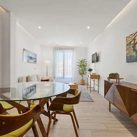 Penthouse Old Town Apartment *